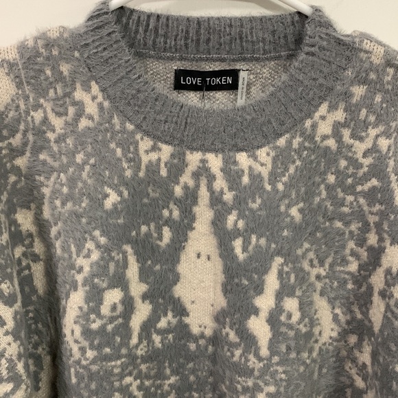 Love Token “Grey Snake” Sweater - softest thing I ever felt! NWT Size Small - Picture 2 of 8
